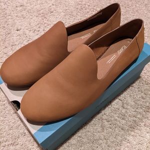 Toms Darcy flat in Tan Oiled Nubuck size 10